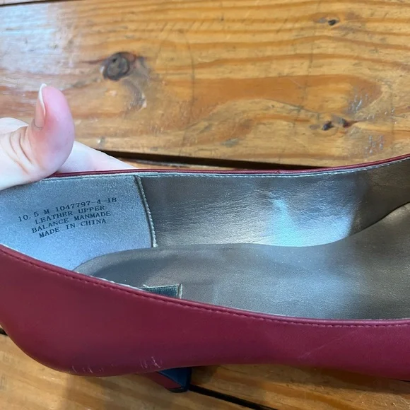 (388) ARRAY RED HEELS - Picture 5 of 9